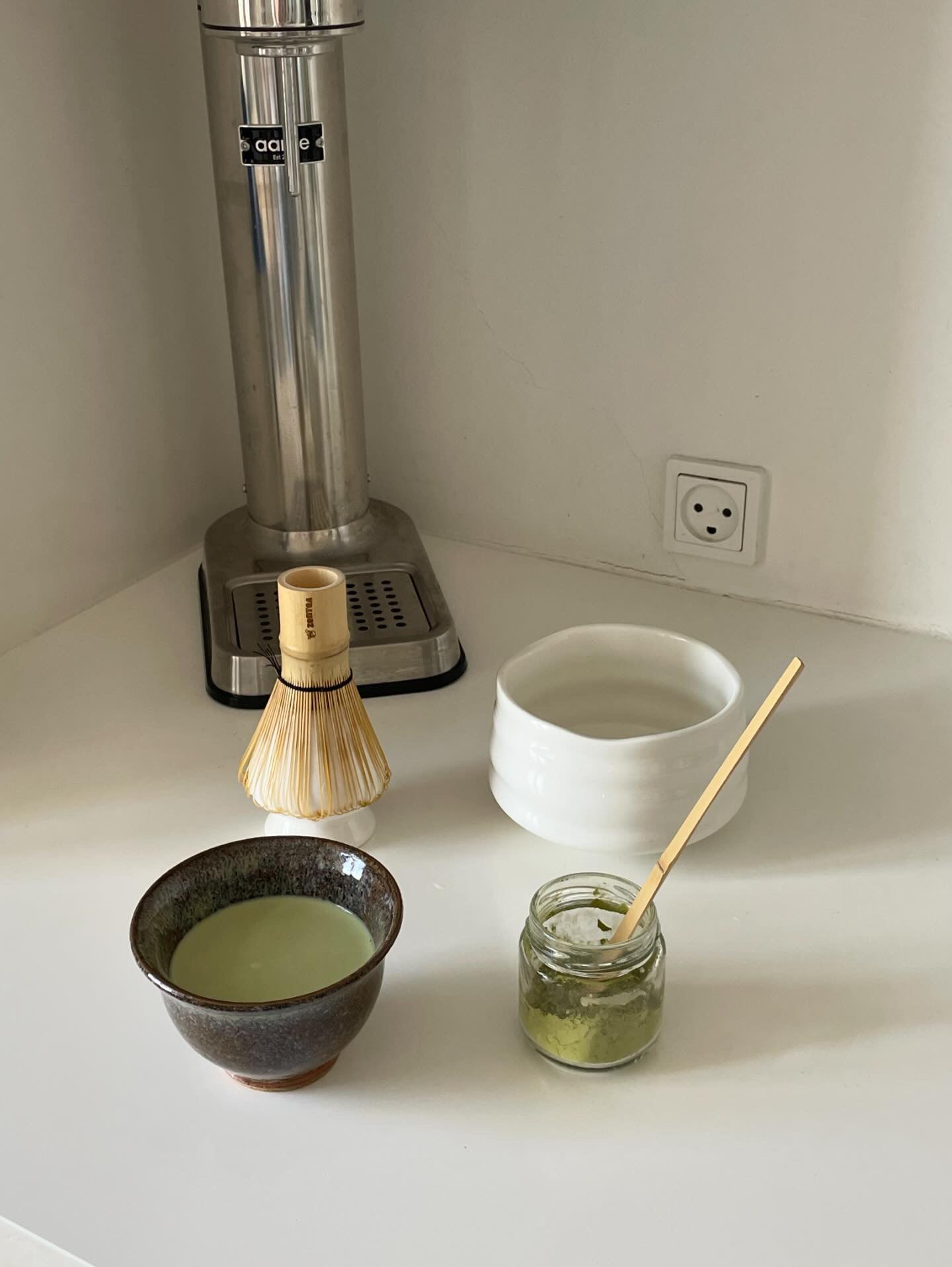 En kop matcha te lavet med et Matcha Te Sæt