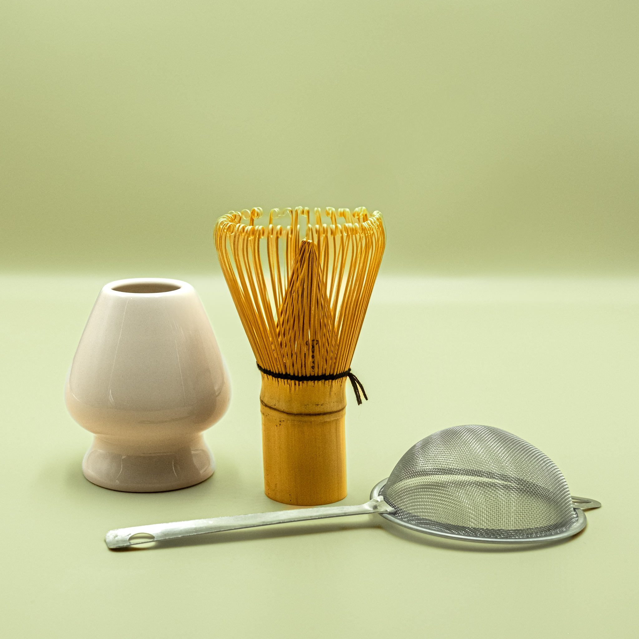 Billede af en chasen / pisk, si og chasen / si holder til Matcha.